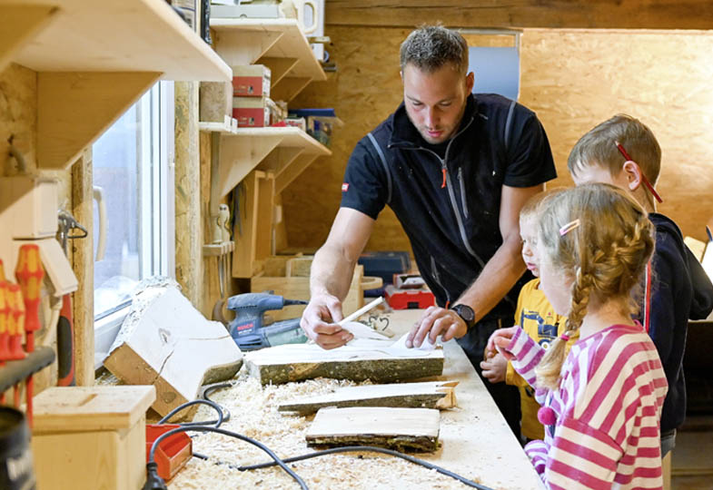 Echtes Handwerk: Eine Schreinerwerkstatt besuchen